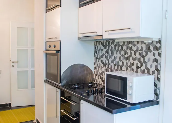 Charming Avenue Apartment