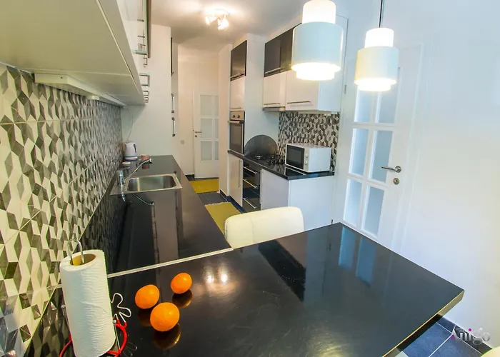 Charming Avenue Apartment